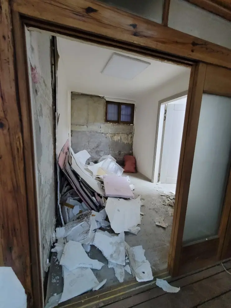 Emptying a House That Held Seventy Years — photo 2