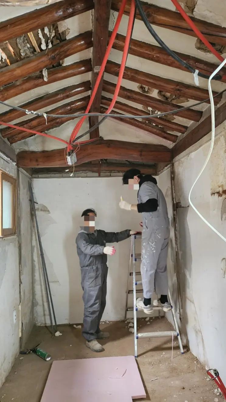 Eighty Percent of a Roof in One Day — photo 8