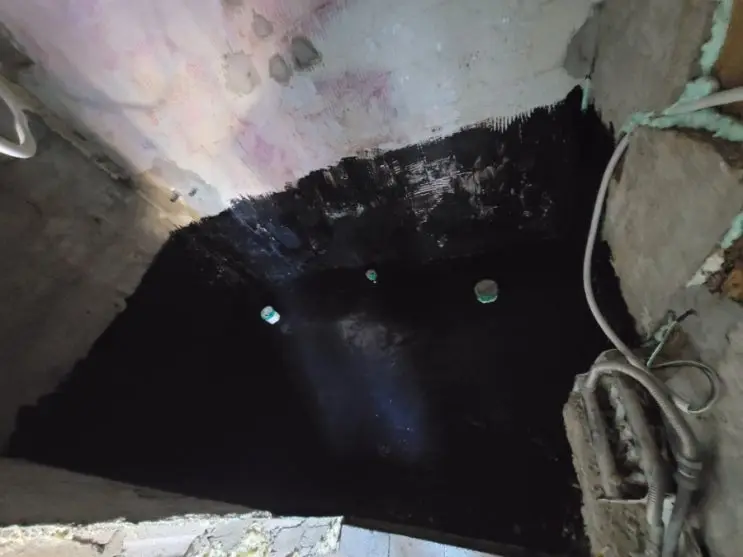 A Bathtub Built Like a Wall: Brick by Brick, Laser Level Running — photo 2