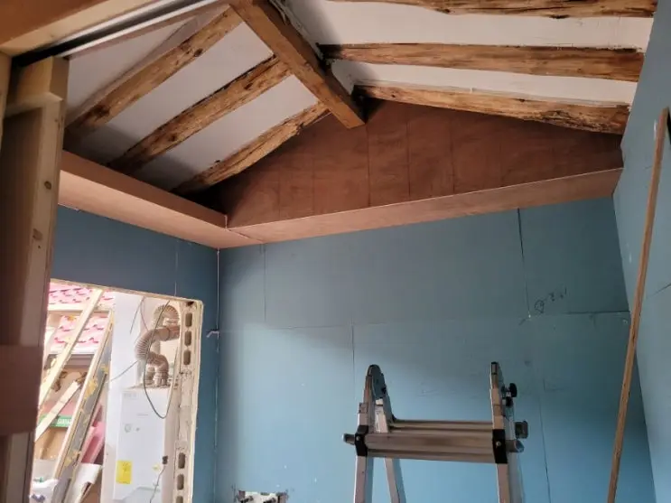 Three Carpenters, Three Days, and a House That Refuses Right Angles — photo 2