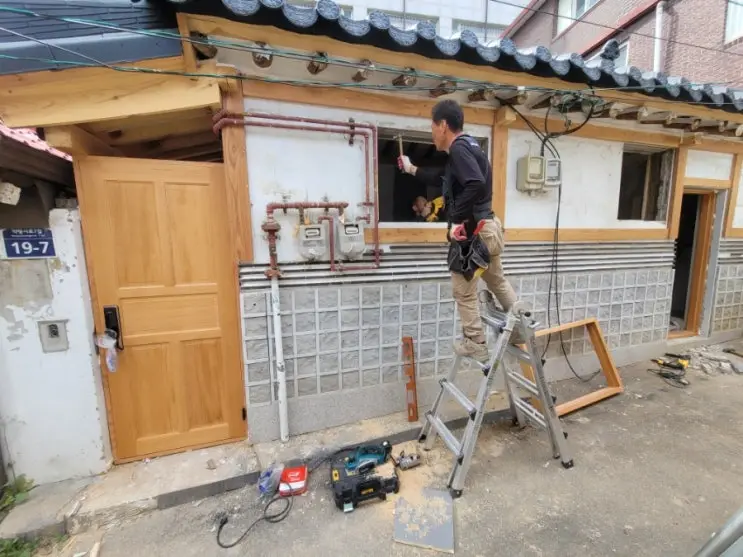 The Day the Lattice Windows Went In — photo 6