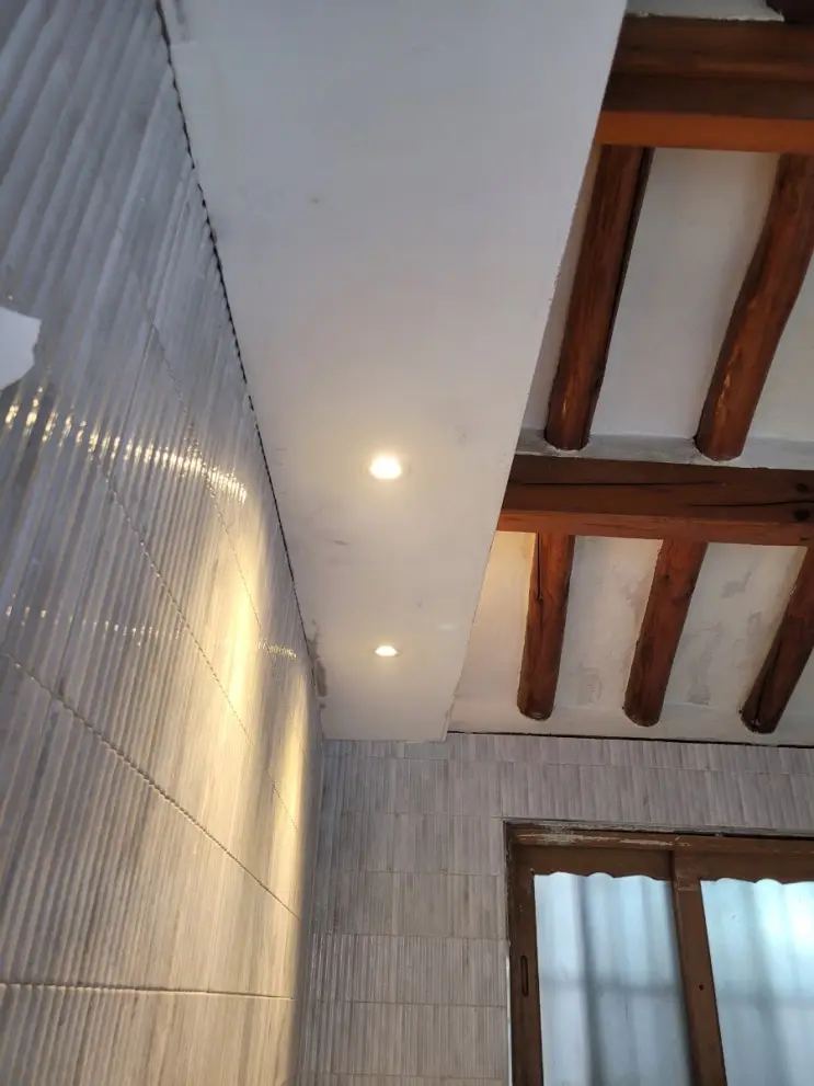 Hiding the Manifold, Skimming the Light Boxes — photo 10