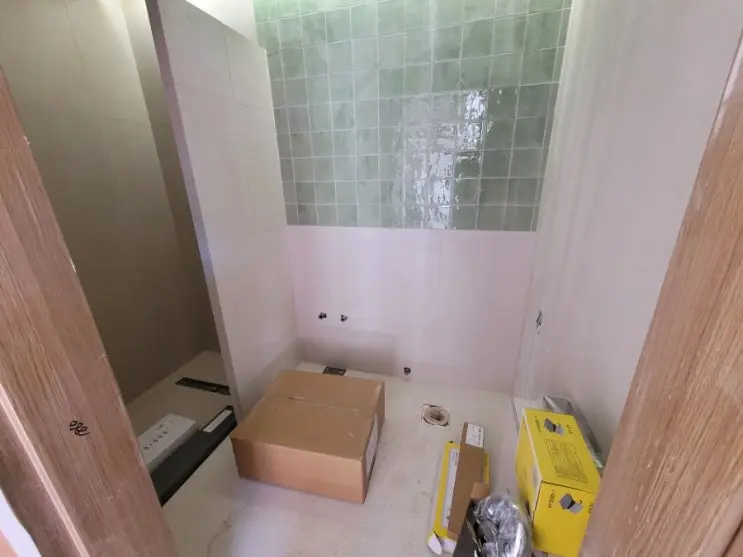 Porcelain Day: Toilets, Basins, and a ₩450,000 Install — photo 3