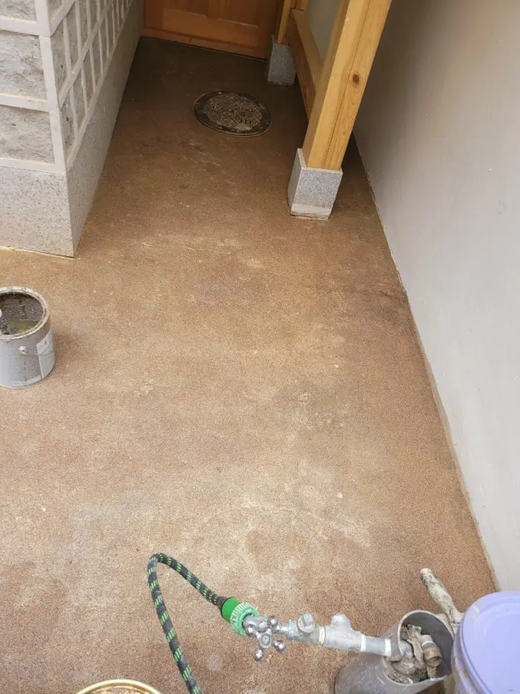 Day 85: Painting the Courtyard Floor, Closing the Log — photo 8
