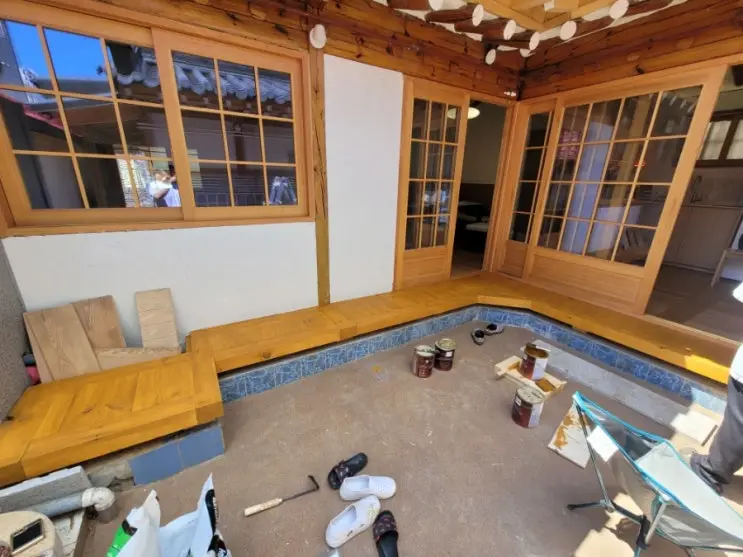 Soft-Open Notes: Staining the Maru, Silencing the Door — photo 4